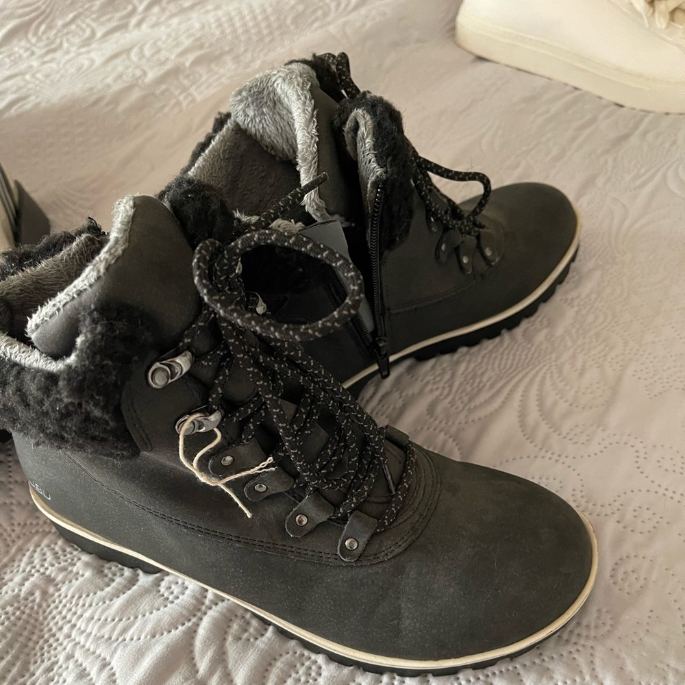 Jbu boots brand new size 8 m
